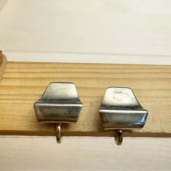 Vintage Signed Alice Gold Tone Screw Back Earrings 1940/50s - Picture 2 of 8